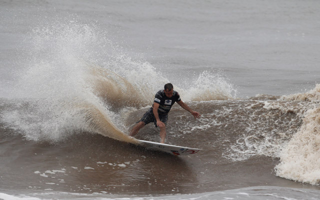 Three-time World Champion Tom Curren found his rhythm today, posting the highest combined total of the day (14.40) to win his heat and make it to the third round. Photo: ISA/Watts Three-time World Champion Tom Curren found his rhythm today, posting the highest combined total of the day (14.40) to win his heat and make it to the third round. Photo: ISA/Watts