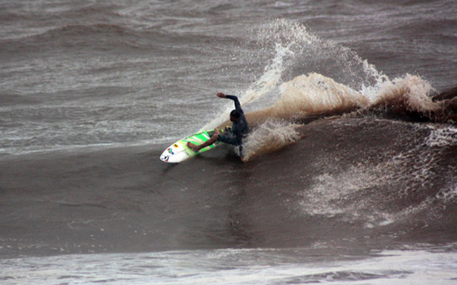 South African Graeme Field carves in stormy Punta Roca. Photo: ISA/Guincho 