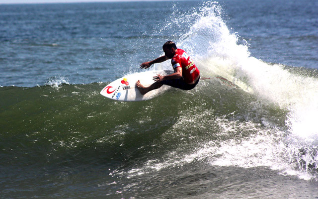 Tom Curren wrote another chapter in the Surfing History Book today by becoming the first surfer ever to have won the ISA World Championship in the Junior, Open and Masters divisions. Photo: ISA/Watts Tom Curren wrote another chapter in the Surfing History Book today by becoming the first surfer ever to have won the ISA World Championship in the Junior, Open and Masters divisions. Photo: ISA/Watts